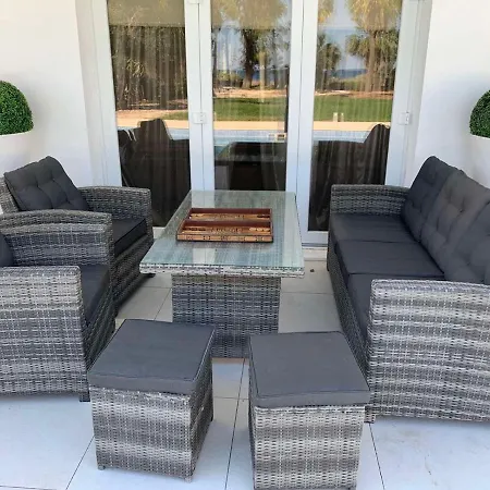 Villa Deluxe First Line *