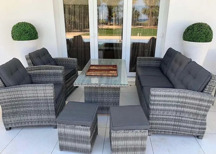 Villa Deluxe First Line *