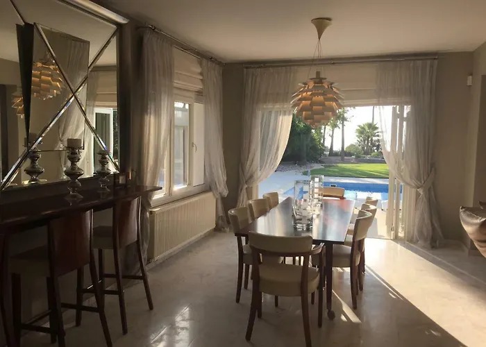 Villa Deluxe First Line Perivolia