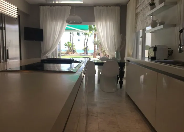 Villa Deluxe First Line *