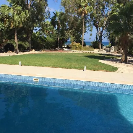 Deluxe First Line Villa Perivolia