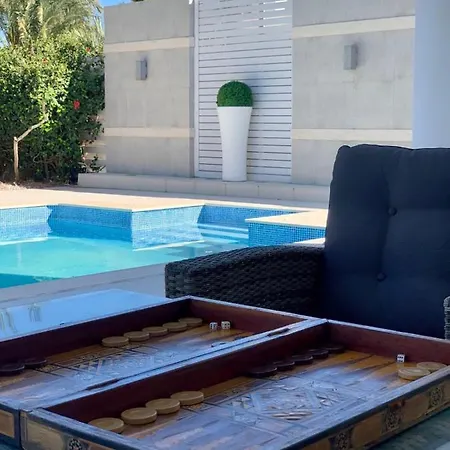 Deluxe First Line Перволия