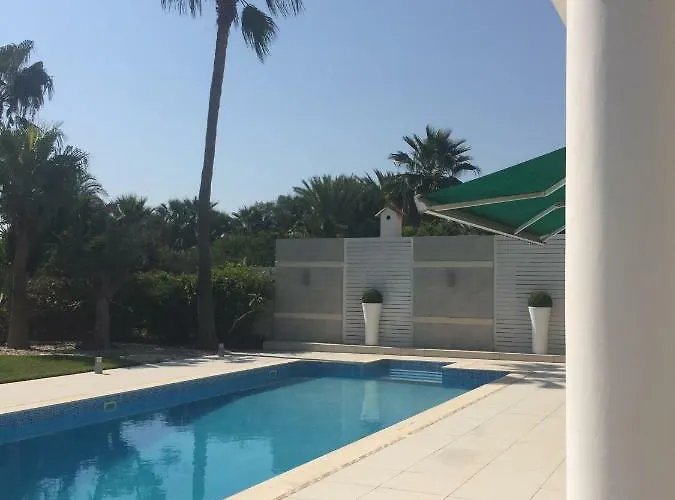 Deluxe First Line Vila Perivolia