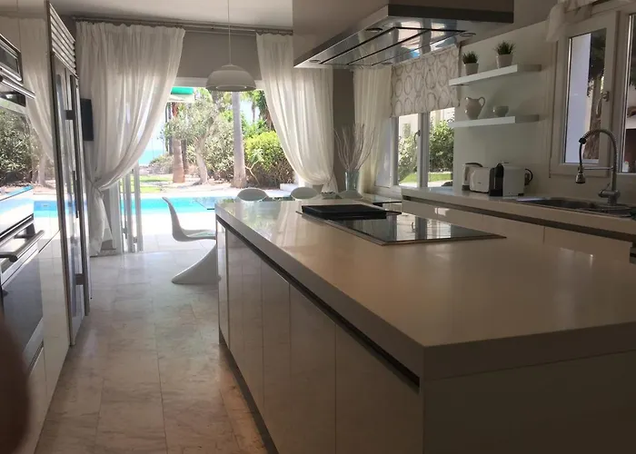 Vila Deluxe First Line